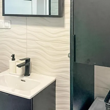 Dom wakacyjny 2 Bedroom Awesome In *